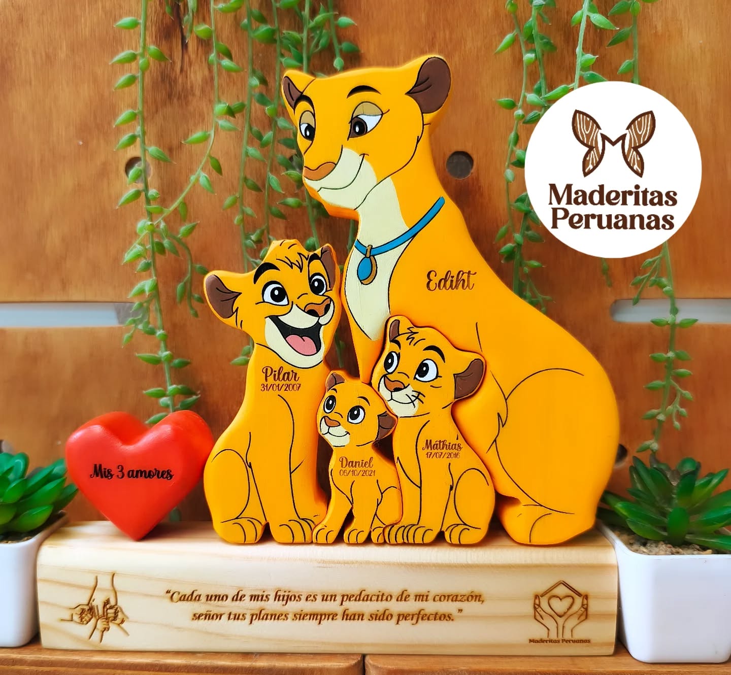 Leona y 3 cachorros - 4 integrantes